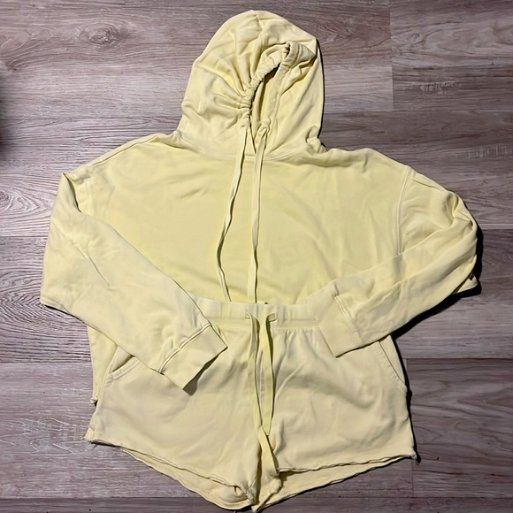 Z-SUPPLY Cropped Hoodie and Shorts Set Size M/L in Washed Keylime - Picture 3 of 5